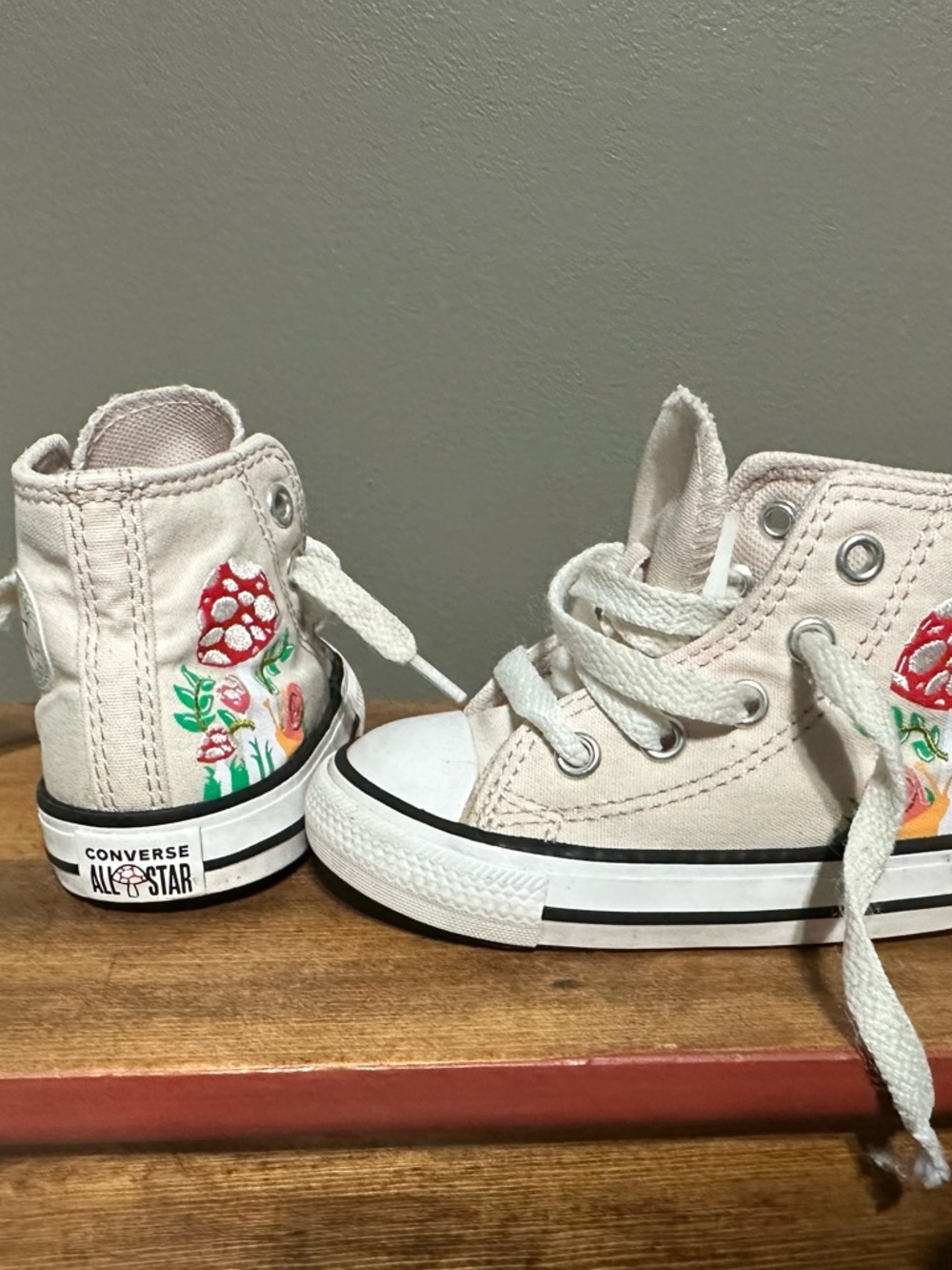 Converse Kids Cream High-Top Sneakers with Red Floral Embroidery